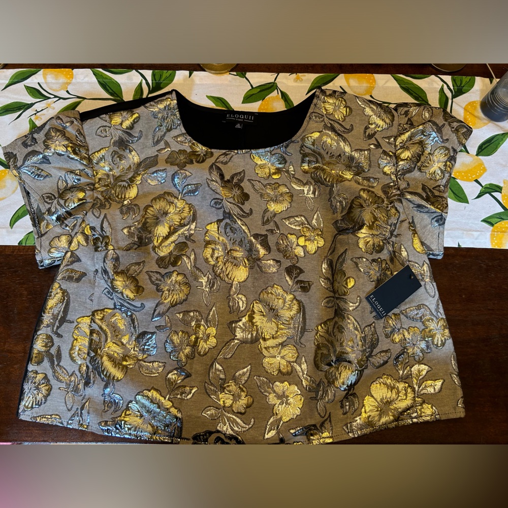 NWT vintage look metallic brocade top
